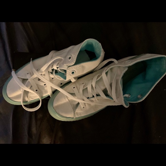 Converse - Picture 1 of 4